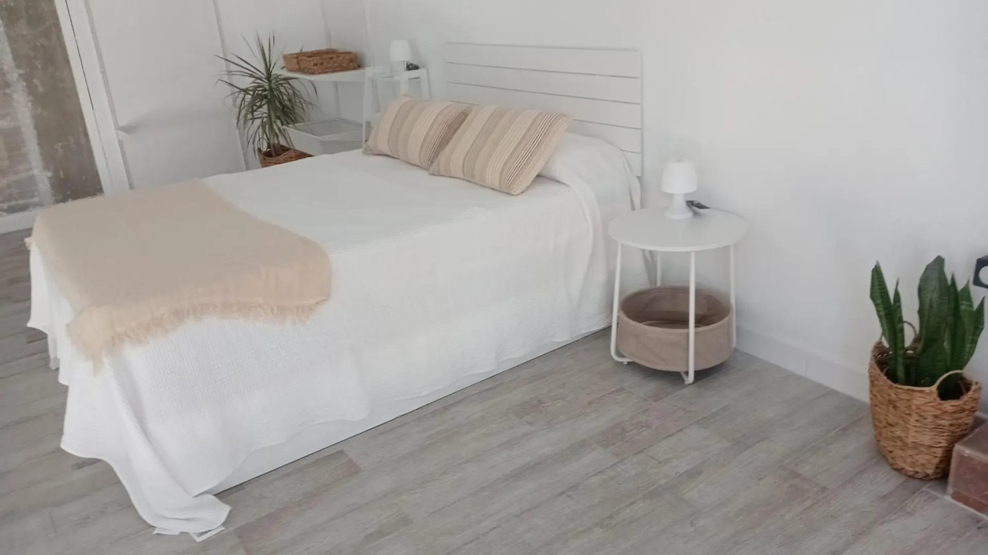 Lägenhet Loft Con Encanto Torre de Benagalbon